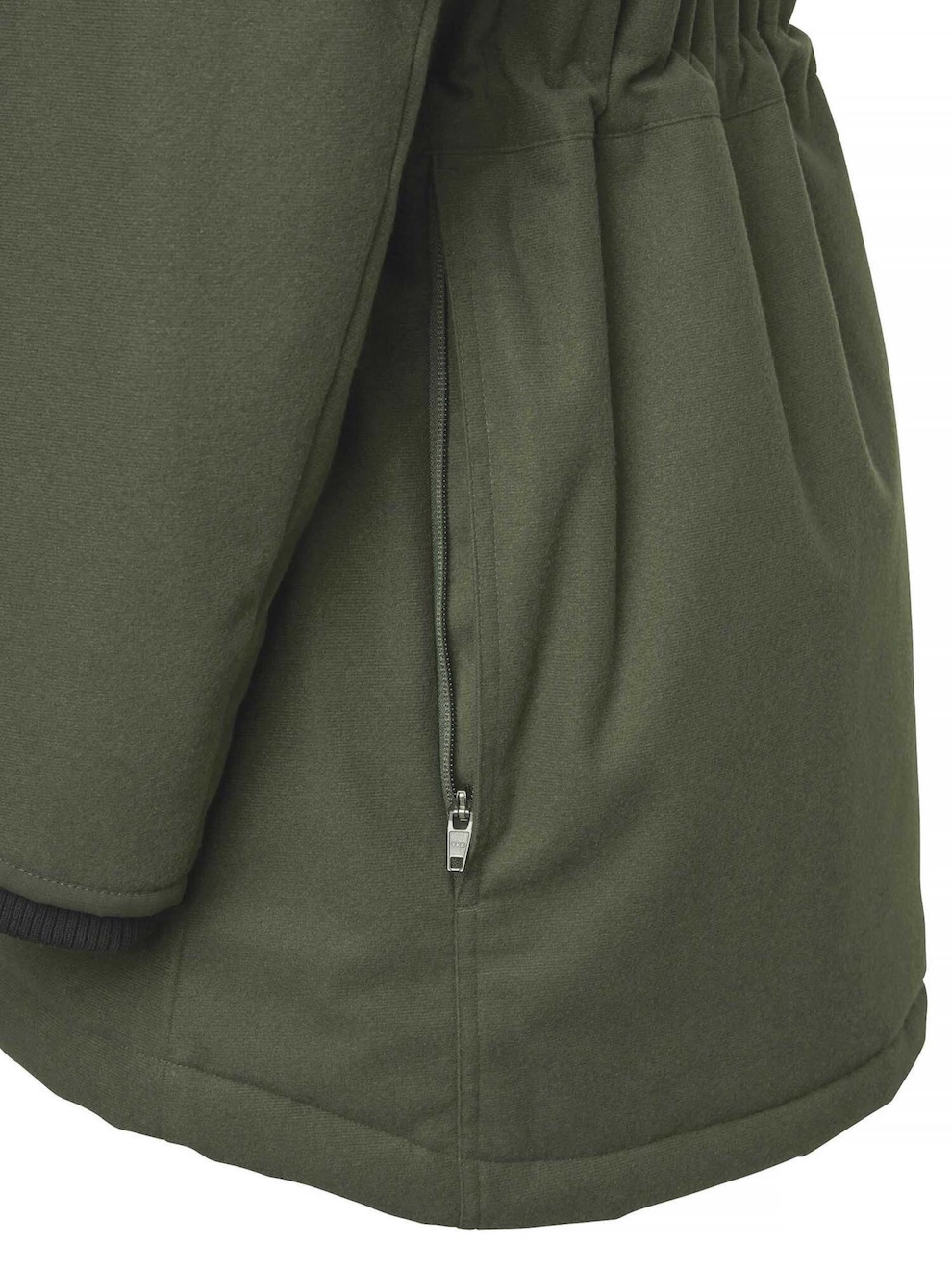 chevalier-herren-winterjacke-frost... Die Chevalier Herren Winterjacke Frost in der Farbe Grün besteht aus warmer Wattierung und wasserfester Membran. Sie verfügt über eine verstellbare Kapuze, verstellbaren Taillenbund, zahlreiche Taschen und Codura Verstärkung an der Schulter. Bild auf weißem Hintergrund.