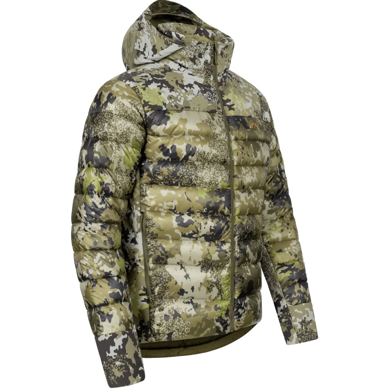 blaser-herren-daunenjacke-observer Die Blaser Herren Daunenjacke Oberserver in Huntec Camo ist wasserabweisend.Sie verfügt über 2 Seitentaschen. Bild auf weißem Hintergrund.