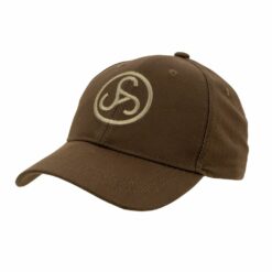Die Sauer Cap Braun mit Sauer Logo auf der Front, seitlicher Schlaufe für Bruch und verstellbarem Riemen hinten. Bild auf weißem Hintergrund.