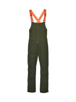 Die Chevalier Latzhose Forest Powerfill in Grün mit Trägern in Kontrast-Orange, vielen Taschen, verstellbaren Beinabschlüssen, vielen Reißverschlüssen. Bild auf weißem Hintergrund.