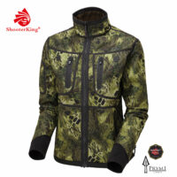 shooterking-damen-softshelljacke-wendbar Die Shooterking Damen Softshelljacke Woodlands in den Farben Camo und Grün ist durch die laminierter SHOOTTEX® Membrane wasser- und winddicht. 2 Brusttaschen, 2 Einschubtaschen. Bild ist auf weißem Hintergrund.