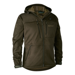 Die Deerhunter Herren Softshelljacke Excape in Oliv mit Kapuze, 2 Brusttaschen und 2 Vordertaschen, verstellbarem Saum. Bild auf weißem Hintergrund.