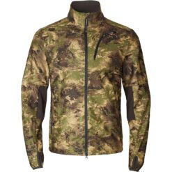 Die Härkila Fleecejacke Deer Stalker Camo WSP in Tarnmuster mit 2 Seitentaschen und Reißverschluss, 1 schrägen Brusttasche, Belüftungsreißverschlüssen unter Armen, Daumenlöchern. Bild auf weißem Hintergrund.