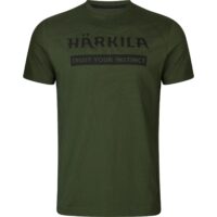 haerkila-unisex-logo-t-shirt Das Härkila Unisex Logo T-Shirt in den Farben Anthrazit und Dunkelgrün hat den Härkila Schriftzug auf der Brust und Kontraststreifen mit Härkila-Emblem im Nacken. Bild auf weißem Hintergrund.