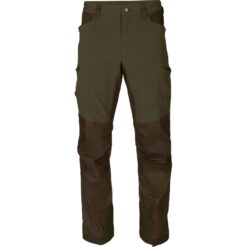 Die Härkila Herren Jagdhose Ragnar in Grün mit verstärkten Partien, Belüftungsreißverschlüssen, Front- und Schenkeltaschen. Bild auf weißem Hintergrund.