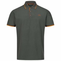 Das Blaser Herren Poloshirt aus Baumwoll-Pikee ist pflegeleicht und atmungsaktiv. Das Shirt ist in drei Farben erhältlich und verfügt über Kontraststreifen und Logo-Stickerei. Bild auf weißem Hintergrund.