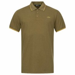 Das Blaser Herren Poloshirt aus Baumwoll-Pikee ist pflegeleicht und atmungsaktiv. Das Shirt ist in drei Farben erhältlich und verfügt über Kontraststreifen und Logo-Stickerei. Bild auf weißem Hintergrund.