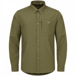 Das Blaser Herren Jagdhemd AirFlow in dunklen oliv verfügt ist schnelltrocknend und hoch atmungsaktiv durch den doppelt gewebten Stoff. Button-Down-Kragen und Brusttasche mit Argali-Logo. Bild auf weißem Hintergrund.