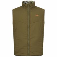 blaser-herren-wendeweste-endeavor Die Blaser Herren Wendeweste Endeavor mit Wendemöglichkeit in Olive und HunTec Camo ist atmungsaktiv, wasser- und winddicht und extrem leicht. Bild auf weißem Hintergrund.