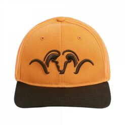 Die Blaser Striker Kappe S/M in Orange mit Logo-Stickerei auf der Vorderseite und Schirm in Dunkelbraun ist aus reiner Baumwolle gefertigt. Bild auf weißem Hintergrund.