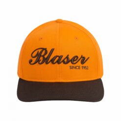 Die Blaser Striker Kappe Limited Edition S/M in Orange mit Retro-Logo und Schirm in Dunkelbraun aus reiner Baumwolle. Bild auf weißem Hintergrund.