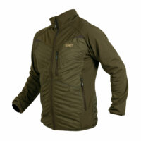 hart-herren-hybridjacke-verdon Die Hart Herren Hybridjacke Verdon in Grün besteht aus zwei Materialbereichen und ist winddicht, feuchtigkeitsregulierend, atmungsaktiv und wärmeisolierend. 3 Reißverschlüsse, hoher Kragen. Bild auf weißem Hintergrund.