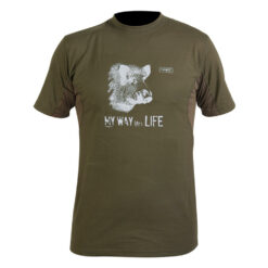 Das Hart Herren T-Shirt Branded Basurde in Grün mit weißem Wildschwein-Print auf der Brust und Mesh-Einsätzen im Achselbereich für Belüftung. Bild auf weißem Hintergrund.